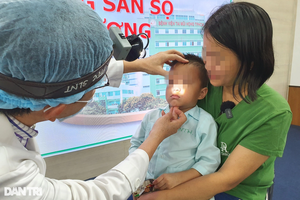 Chạy giỡn ở nhà, bé trai 3 tuổi bị chiếc đũa cắm xuyên mũi, thủng sọ - 3 Chạy giỡn ở nhà, bé trai 3 tuổi bị chiếc đũa cắm xuyên mũi, thủng sọ - 3