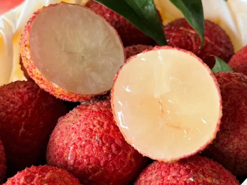 Vải thiều không hạt Trung Quốc đổ về chợ Việt, giá bán gần 1 triệu đồng/kg - 2