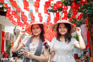 TPHCM rực rỡ cờ hoa chào mừng 80 năm Cách mạng Tháng Tám và Quốc khánh 2/9