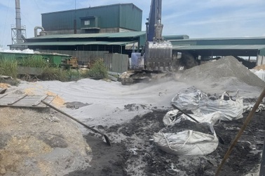 Doanh nghiệp chôn lấp 100 tấn chất thải trái phép