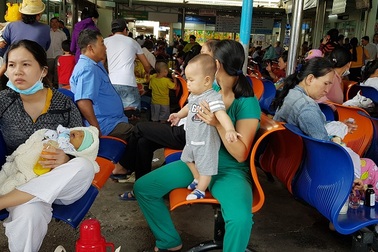 Nhiều trẻ mắc bệnh truyền nhiễm cấp tính ở “ngưỡng cửa” chích ngừa