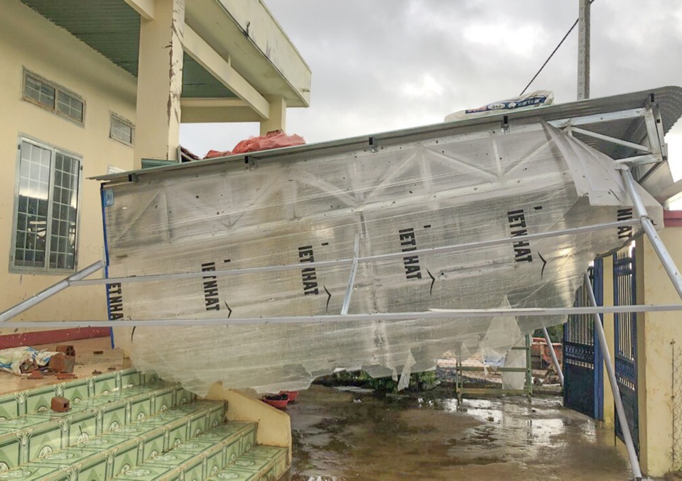 Bạn đọc Dân trí chung tay sửa chữa 4 phòng học tại Tây Nguyên sau mưa lũ - 4 Bạn đọc Dân trí chung tay sửa chữa 4 phòng học tại Tây Nguyên sau mưa lũ - 4