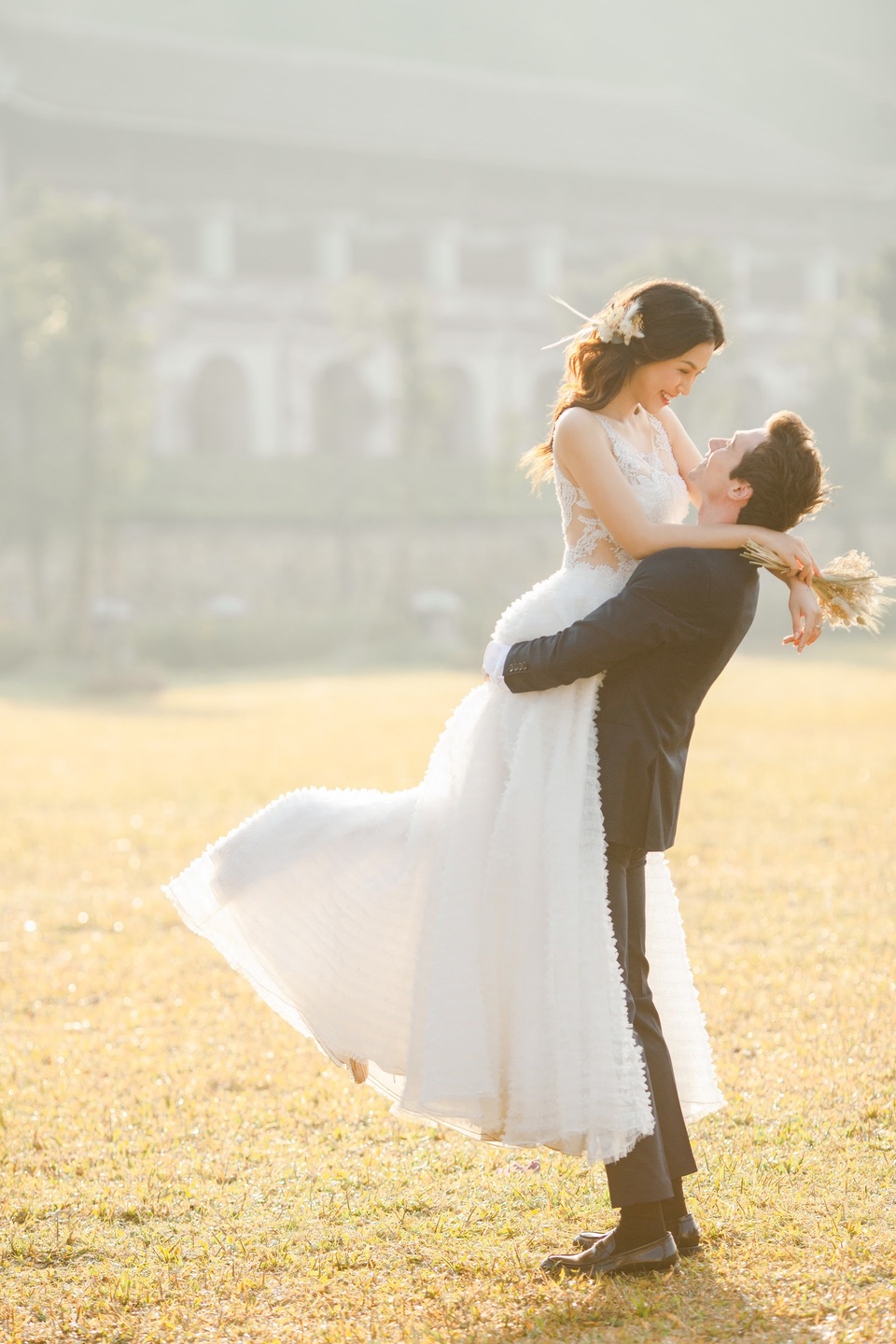 Trước thềm hôn lễ với chồng Tây, Hoàng Oanh khoe trọn ảnh cưới như mơ - 12 Trước thềm hôn lễ với chồng Tây, Hoàng Oanh khoe trọn ảnh cưới như mơ - 12