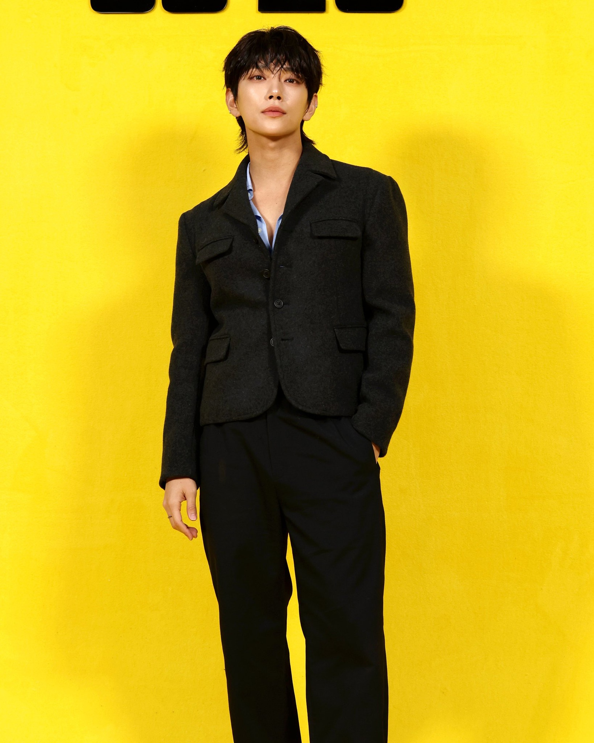 Momo ប្រែក្លាយ “CEO” យ៉ាងជឿជាក់ ជាមួយសម្រស់ថៃ Baifern - ៥ Momo hoá thân thành “tổng tài”, tự tin đọ sắc cùng mỹ nhân Thái Baifern - 5