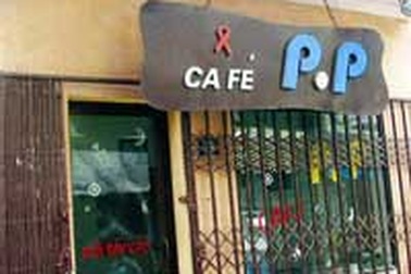 Ngôi nhà “ết” và chuyện tình làm thần chết mủi lòng