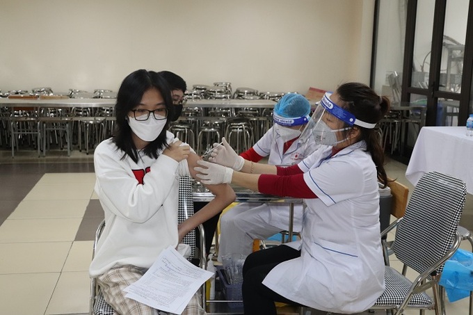 Tiêm vaccine Covid-19 cho trẻ từ 15-17 tuổi trên địa bàn quận Thanh Xuân. Ảnh CDC Hà Nội