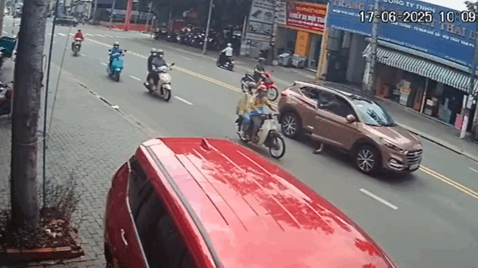 Người đàn ông tung cước làm nữ tài xế xe ôm ngã nhào ở Bình Dương - 1