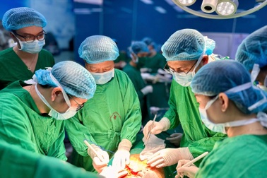 Chị được tái sinh nhờ lá phổi của "người em" được chuyển từ Nam ra Bắc