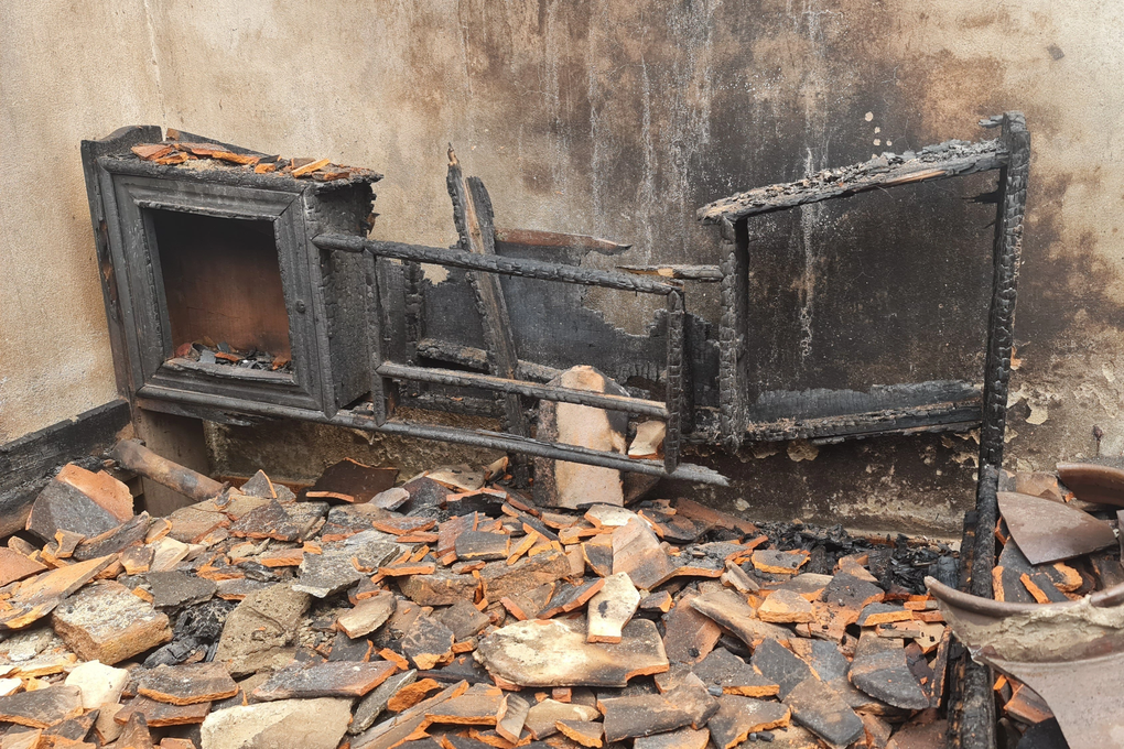 Hỏa hoạn xảy ra tại ngôi nhà kỳ lạ có đồ đạc bỗng dưng bốc cháy ở Thanh Hóa - 3 Hỏa hoạn xảy ra tại ngôi nhà kỳ lạ có đồ đạc bỗng dưng bốc cháy ở Thanh Hóa - 3