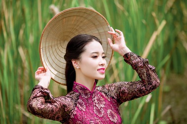 Á khôi Lưu Ly đẹp duyên dáng giữa non nước Ninh Bình