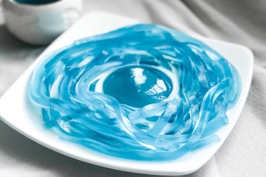 Cách làm "mì pha lê" siêu mát cho các bạn nhỏ nhân ngày 1/6