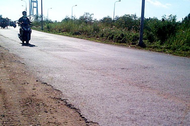 Dùng gạch tấn công “con mồi” để cướp xe máy