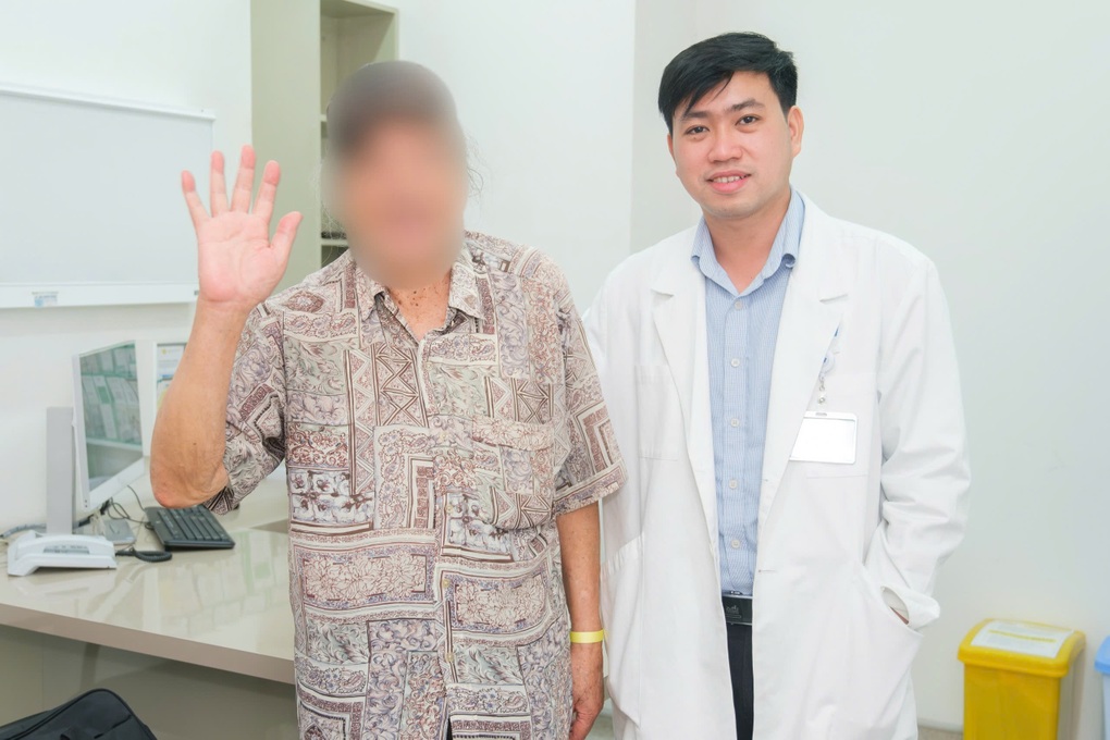 Điều trị ung thư gan bằng phương pháp can thiệp nội mạch cho cụ ông U90 - 3 Điều trị ung thư gan bằng phương pháp can thiệp nội mạch cho cụ ông U90 - 3