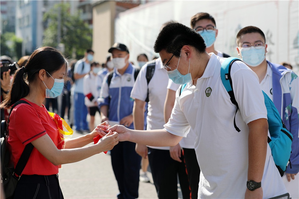 Trung Quốc: Dịch Covid-19, lũ lụt tăng thêm áp lực cho thí sinh thi Gaokao - 8 Trung Quốc: Dịch Covid-19, lũ lụt tăng thêm áp lực cho thí sinh thi Gaokao - 8