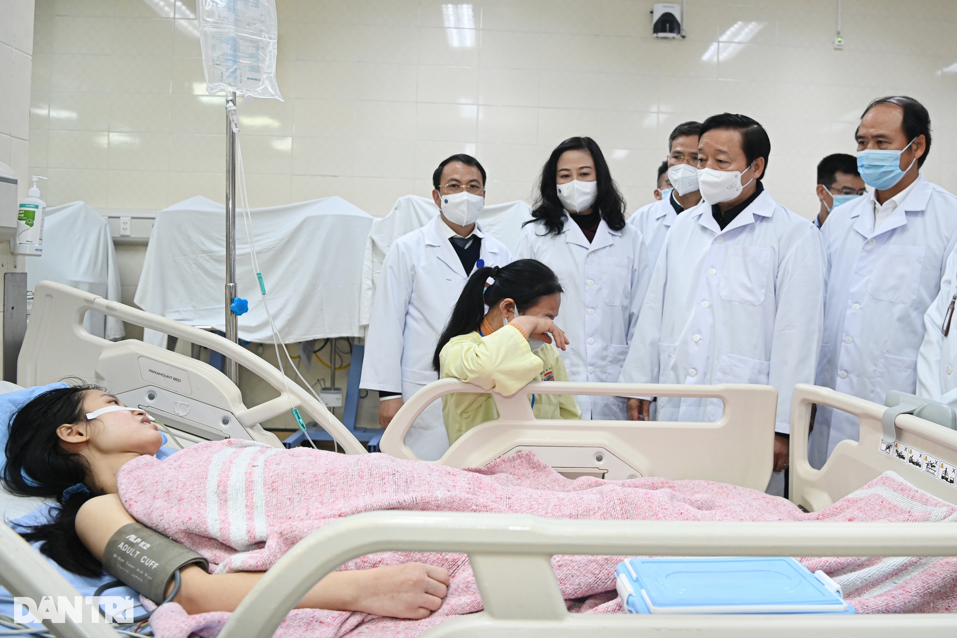 Phó Thủ tướng Trần Hồng Hà chúc Tết bệnh nhân, người lao động đêm 30 Tết - 16 Phó Thủ tướng Trần Hồng Hà chúc Tết bệnh nhân, người lao động đêm 30 Tết - 16
