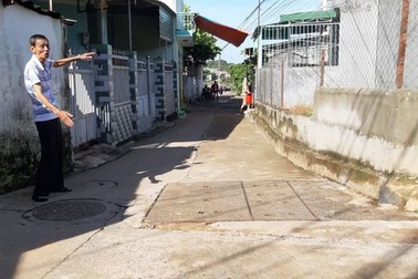 Đi làm về gặp mưa lớn, một phụ nữ bị nước cuốn trôi