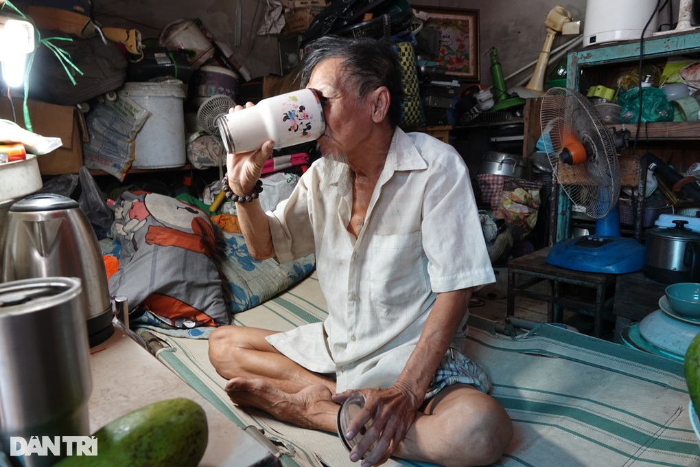 Mẹ con chia lìa, cụ ông thở dốc vì phòng trọ như chảo lửa - 1 Mẹ con chia lìa, cụ ông thở dốc vì phòng trọ như chảo lửa - 1