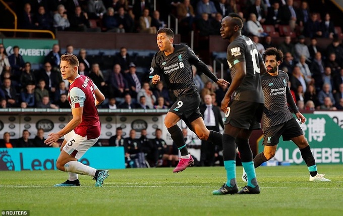 Mở tiệc tại Turf Moor, Liverpool xây chắc ngôi đầu bảng - Ảnh 3.