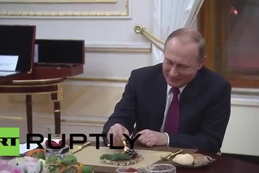 Lãnh đạo Nga, Ấn ăn tối thân mật và tặng quà nhau