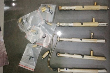 Dùng súng bút để tống tiền