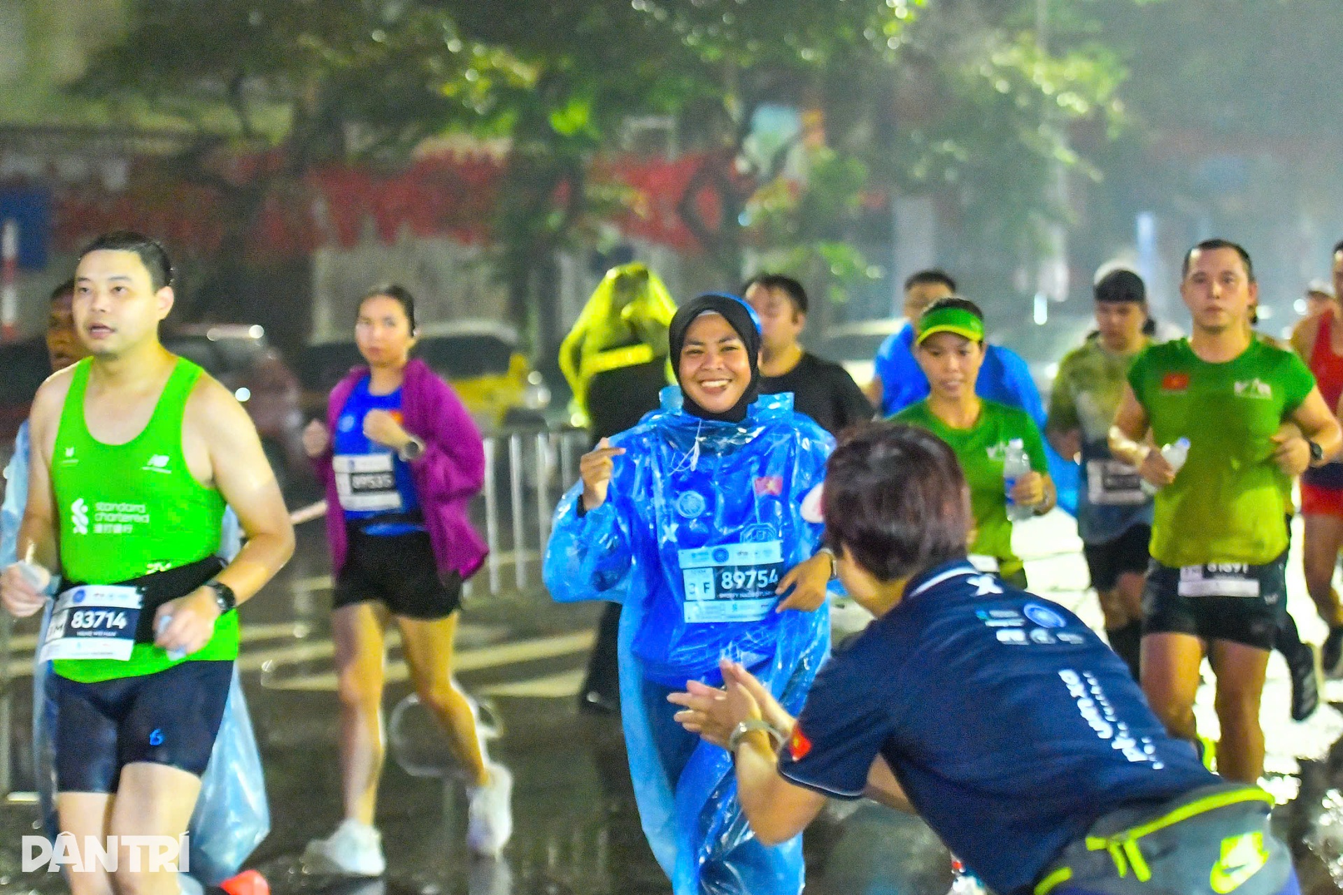 Впечатляющие кадры с Standard Chartered Marathon Heritage Hanoi 2025 - 3 Hình ảnh ấn tượng tại giải Standard Chartered Marathon Di sản Hà Nội 2025 - 3