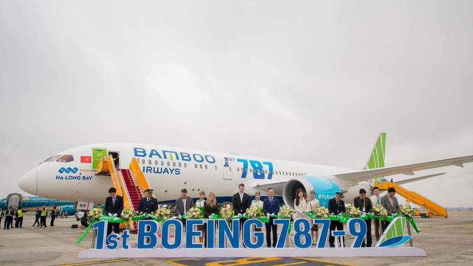 Cận cảnh Boeing 787-9 Dreamliner “Ha Long Bay”- máy bay thân rộng đầu tiên của một hãng hàng không tư nhân Việt Nam - 3 Cận cảnh Boeing 787-9 Dreamliner “Ha Long Bay”- máy bay thân rộng đầu tiên của một hãng hàng không tư nhân Việt Nam - 3