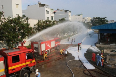 Giả định tình huống cháy nổ kho xăng dầu sân bay Tân Sơn Nhất