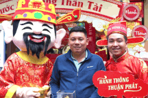 Trước Ngày vía Thần tài: Người dân đổ xô đi mua dù giá vàng đẩy lên cao