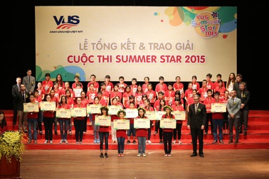 Gần 200 giải thưởng dành tặng học viên xuất sắc nhất VUS SUMMER STAR 2015