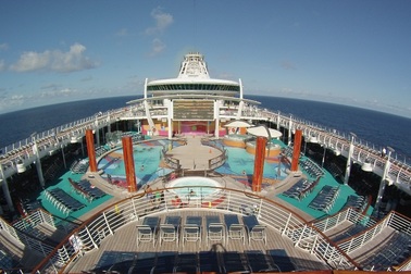 Có gì bên trong chiếc siêu du thuyền giá gần trăm triệu cho mỗi chuyến đi