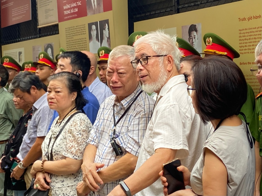 Tái hiện phút chia tay người chiến sĩ cách mạng tại “Bút sắc, lòng son” - 2 Tái hiện phút chia tay người chiến sĩ cách mạng tại “Bút sắc, lòng son” - 2