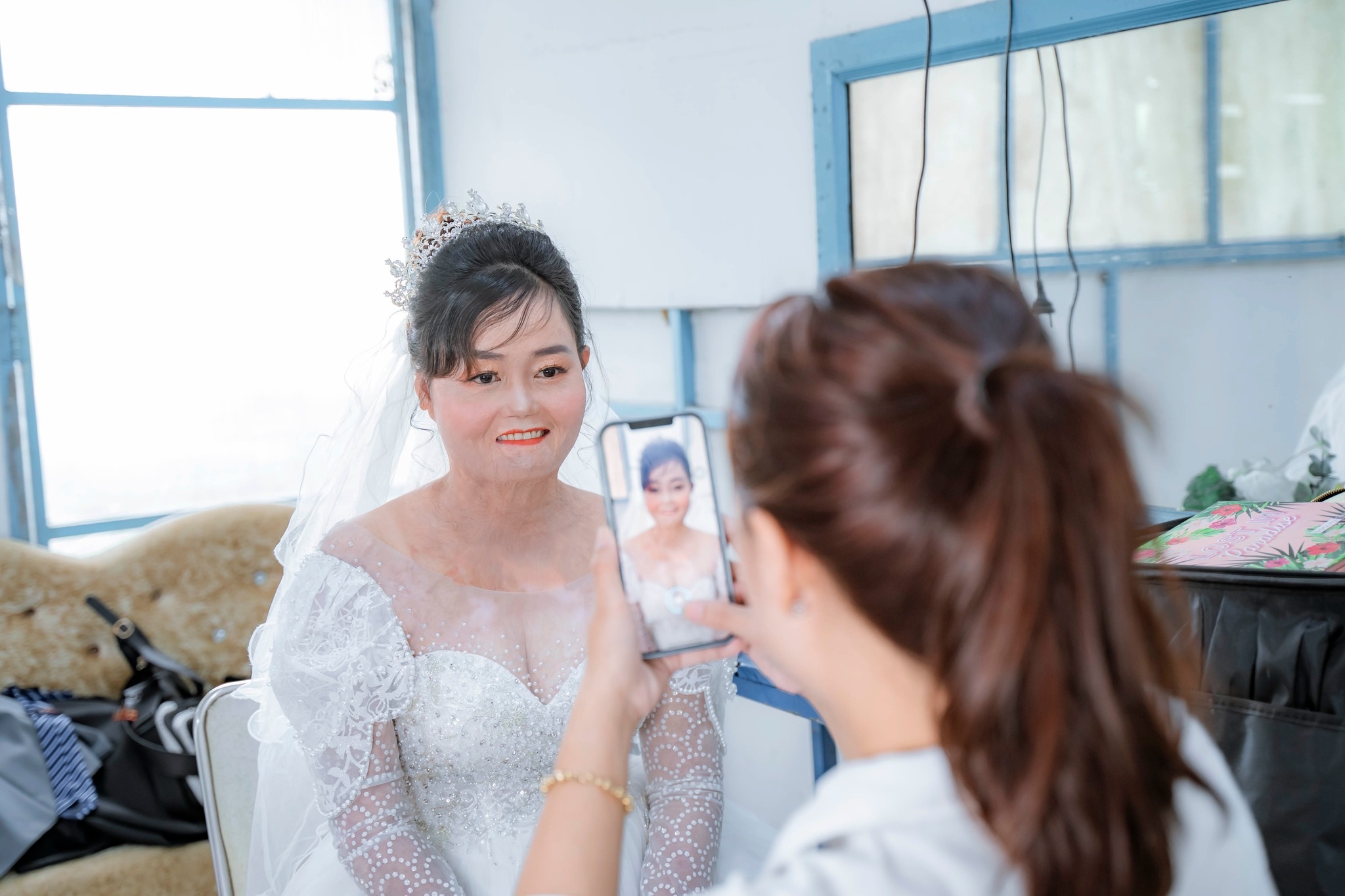 Tình yêu hồi sinh bà mẹ hai con từng bị chồng cũ thiêu sống - 5 Tình yêu hồi sinh bà mẹ hai con từng bị chồng cũ thiêu sống - 5