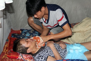 Nghiệt ngã người phụ nữ biến dạng đầu vì tai nạn giao thông, nằm nhà chờ chết