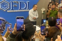 Khách hàng "vây" trụ sở Công ty GFDI tại Đà Nẵng