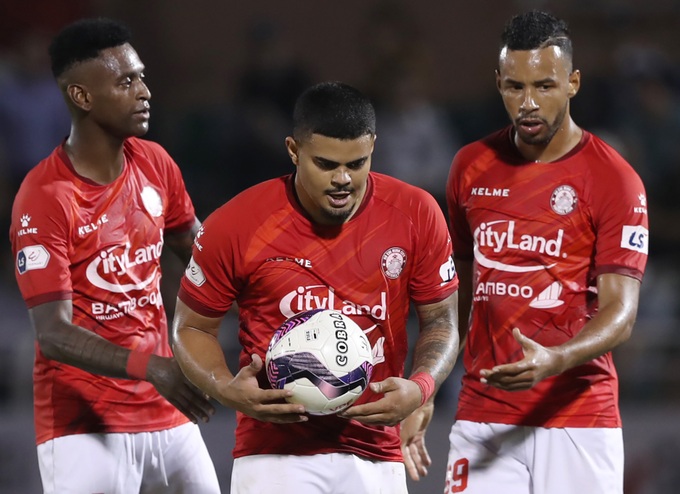 V-League vẫn ném tiền qua cửa sổ - Ảnh 1. V-League vẫn ném tiền qua cửa sổ - Ảnh 1.