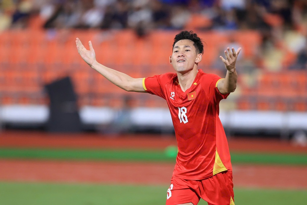 Báo châu Á khen HLV Kim Sang Sik cao tay trước Thái Lan - 2 Báo châu Á khen HLV Kim Sang Sik cao tay trước Thái Lan - 2