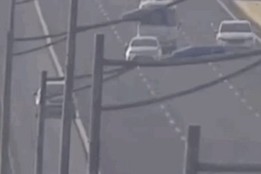 Bất ngờ bị đâm khi dừng xe trên cao tốc