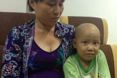 Cha nhẫn tâm bỏ đi biệt tích khi con trai phát bệnh ung thư máu