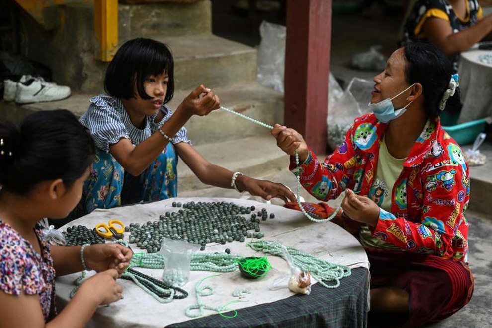 Thời làm ăn khốn khó của giới buôn ngọc ở Myanmar - 1 Thời làm ăn khốn khó của giới buôn ngọc ở Myanmar - 1
