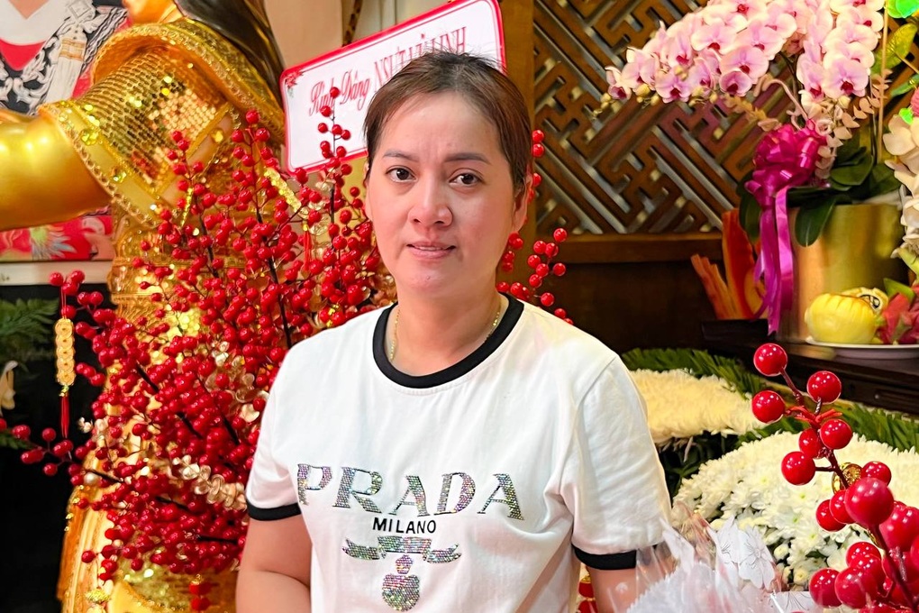 Giỗ đầu NSƯT Vũ Linh: YouTuber vây kín, con gái xúc động chia sẻ sau ồn ào - 4 Giỗ đầu NSƯT Vũ Linh: YouTuber vây kín, con gái xúc động chia sẻ sau ồn ào - 4