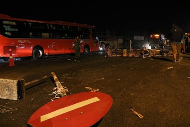 Tông vào rào chắn công trình, một thanh niên chết thảm