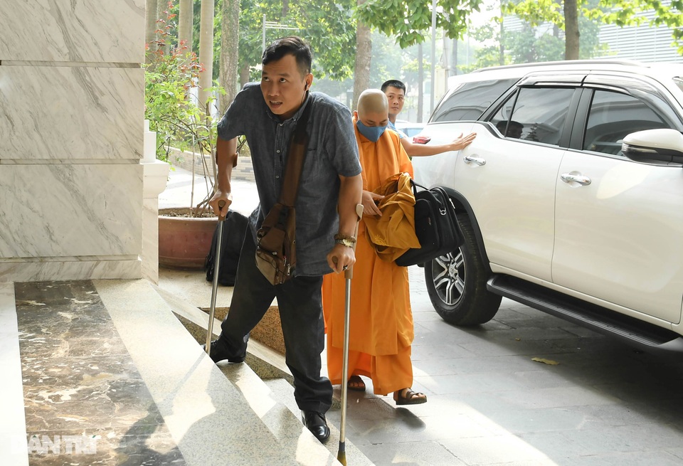 Tôi mong các em được ngồi trong lớp học khang trang... - 2 Tôi mong các em được ngồi trong lớp học khang trang... - 2