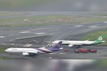 Máy bay chở 264 người vỡ cánh vì va chạm với phi cơ khác ở Nhật Bản