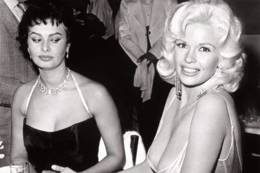 9 khoảnh khắc "phóng túng" của sao nữ