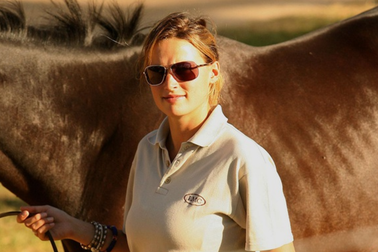 MC xinh đẹp khiến làng đua ngựa "dậy sóng"