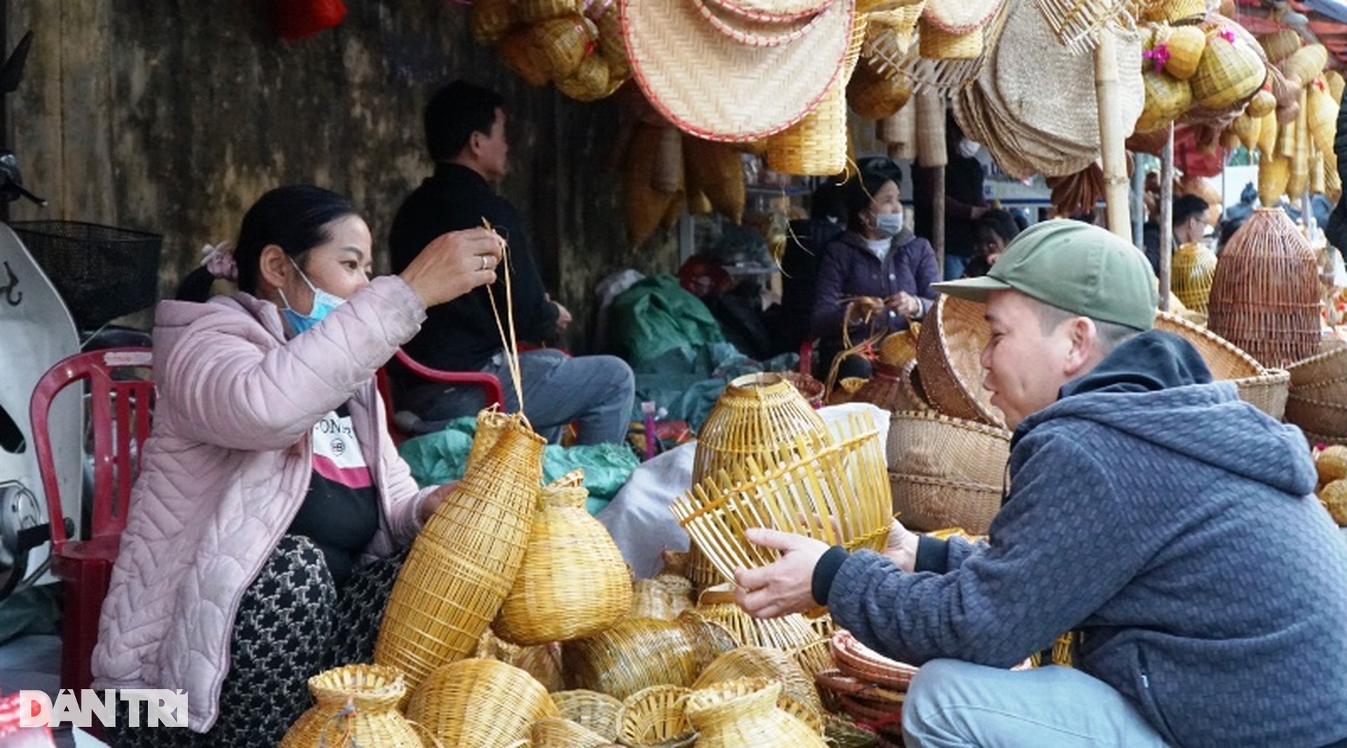 Nườm nượp người đi chợ mua may bán rủi - 7 Nườm nượp người đi chợ mua may bán rủi - 7