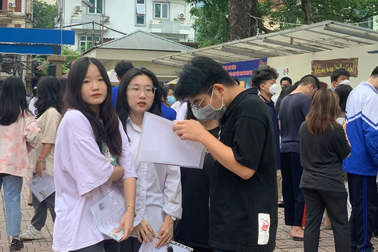 Trường chuyên Sư phạm mở lớp chuyên mới, tăng học phí 2,4 lần