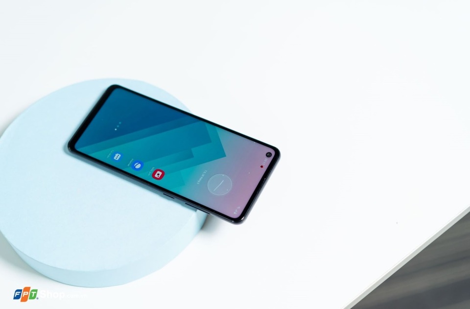 Bộ ba smartphone Samsung giá rẻ đáng sở hữu tại FPT Shop - 2 Bộ ba smartphone Samsung giá rẻ đáng sở hữu tại FPT Shop - 2