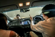 Chồng bám nắp ca-pô, truy đuổi vợ ngoại tình suốt nửa giờ như phim hành động