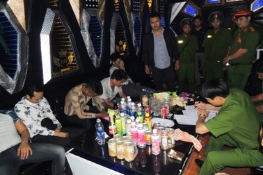 Kiểm tra hành chính quán Karaoke, phát hiện 10 đối tượng sử dụng ma túy